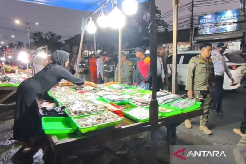 193 pedagang ikan di bahu jalan Kramat Jati akan dipindah ke Lokbin